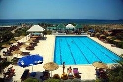 Imagen de la piscina del Hotel Santa Family Club. Foto 10