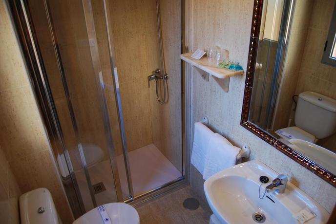 Imagen de la habitación del Hotel Santa Faz. Foto 6