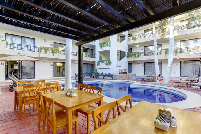 Imagen de los exteriores del Hotel Santa Fe By Villa Group. Foto 6