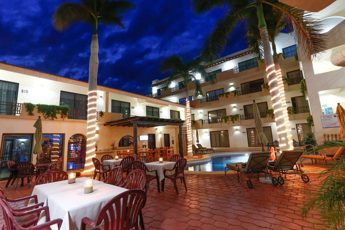 Imagen de los exteriores del Hotel Santa Fe By Villa Group. Foto 7