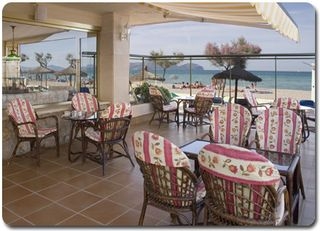 Imagen del bar/restaurante del Hotel Santa Fe, Calella. Foto 3