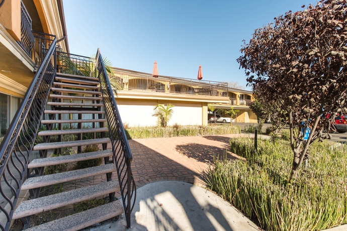 Imagen de los exteriores del Hotel Santa Fe Inn Los Angeles. Foto 12