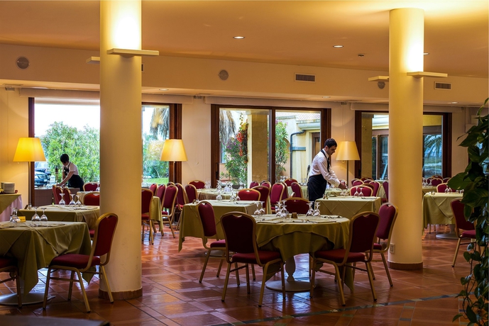 Imagen del bar/restaurante del Hotel Santa Gilla. Foto 5