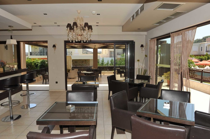 Imagen de los interiores del Hotel Santa Helena Ialysos. Foto 16