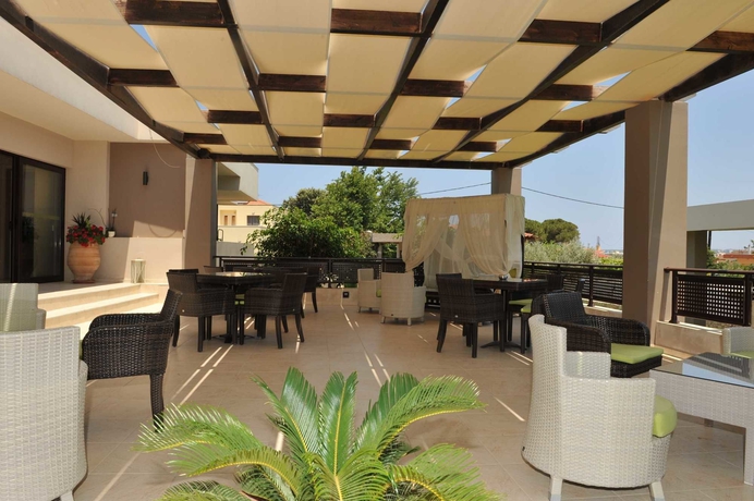 Imagen del bar/restaurante del Hotel Santa Helena Ialysos. Foto 5