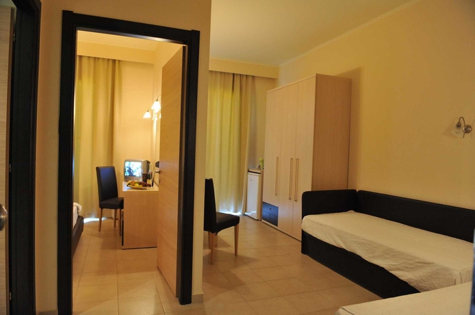 Imagen de la habitación del Hotel Santa Helena Ialysos. Foto 6