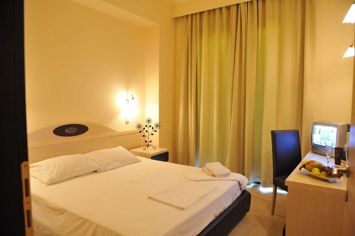 Imagen de la habitación del Hotel Santa Helena Ialysos. Foto 9