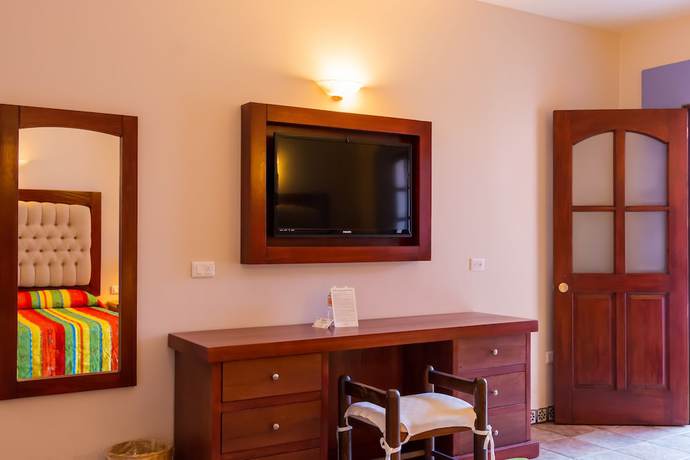 Imagen de la habitación del Hotel Santa Helena Plaza. Foto 16