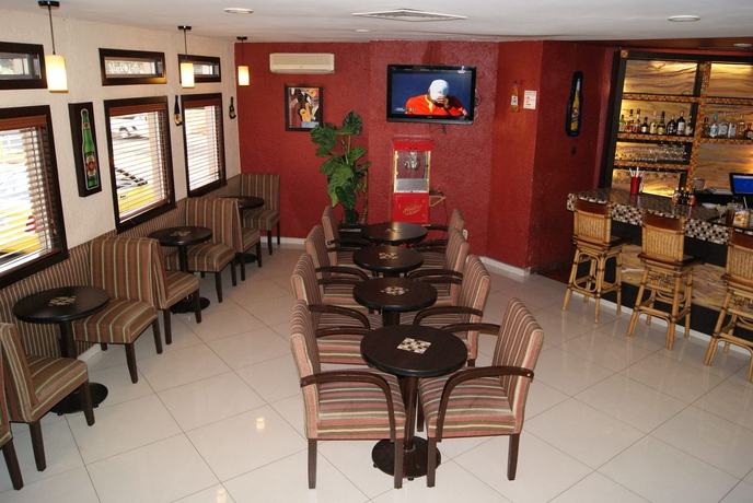 Imagen de los interiores del Hotel Santa Irene. Foto 14