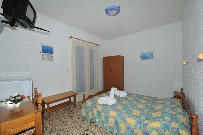 Imagen de la habitación del Hotel Santa Irini. Foto 2