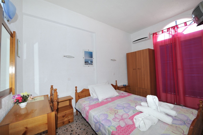 Imagen de la habitación del Hotel Santa Irini. Foto 5