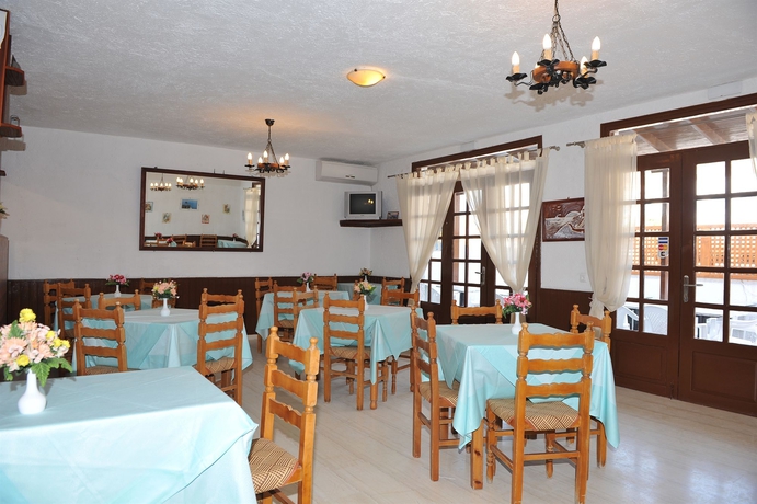 Imagen del bar/restaurante del Hotel Santa Irini. Foto 1