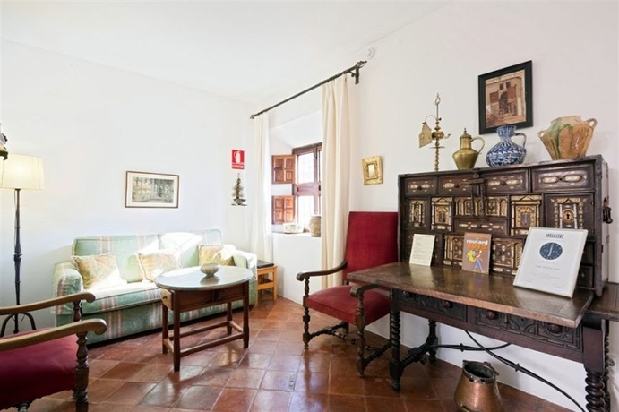 Imagen de los interiores del Hotel Santa Isabel La Real. Foto 6