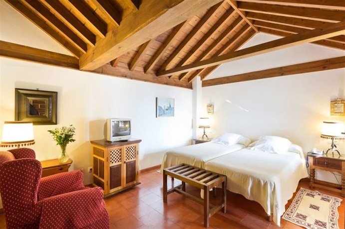 Imagen de la habitación del Hotel Santa Isabel La Real. Foto 2