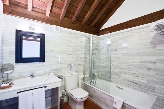 Imagen de la habitación del Hotel Santa Isabel La Real. Foto 5