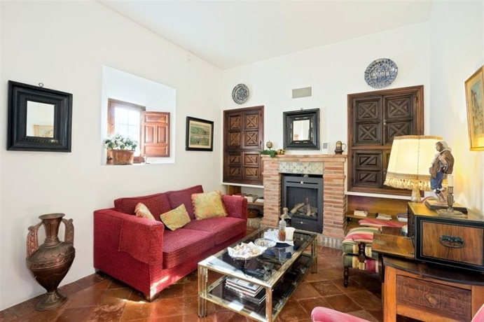 Imagen de los interiores del Hotel Santa Isabel La Real. Foto 8