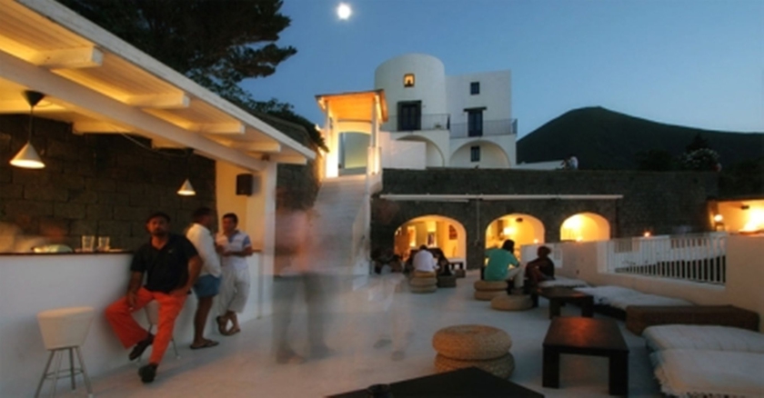 Imagen del bar/restaurante del Hotel Santa Isabel, Malfa. Foto 2