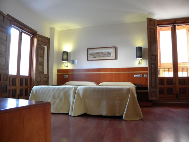 Imagen de la habitación del Hotel Santa Isabel, Toledo. Foto 4