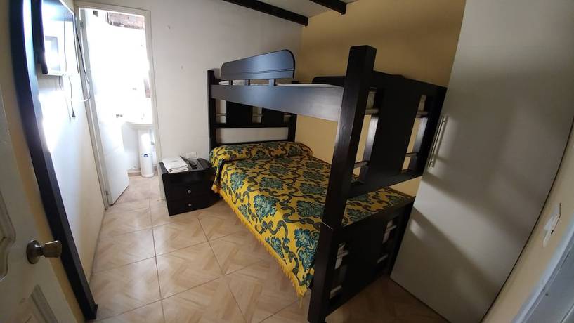Imagen de la habitación del Hotel Santa Juana. Foto 10
