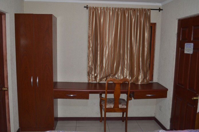 Imagen de la habitación del Hotel Santa Laura. Foto 10