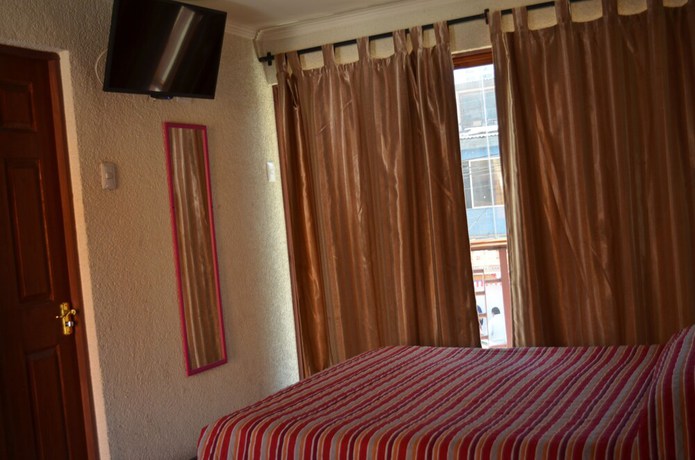 Imagen de la habitación del Hotel Santa Laura. Foto 12