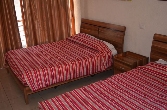 Imagen de la habitación del Hotel Santa Laura. Foto 13