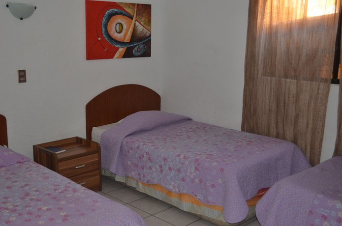 Imagen de la habitación del Hotel Santa Laura. Foto 14