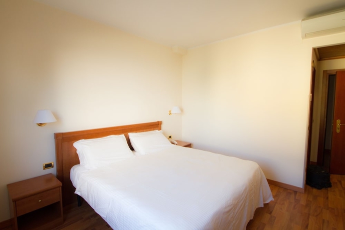 Imagen de la habitación del Hotel Santa Lucia, Bastia Umbra. Foto 2