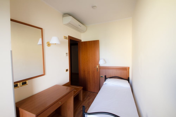 Imagen de la habitación del Hotel Santa Lucia, Bastia Umbra. Foto 6