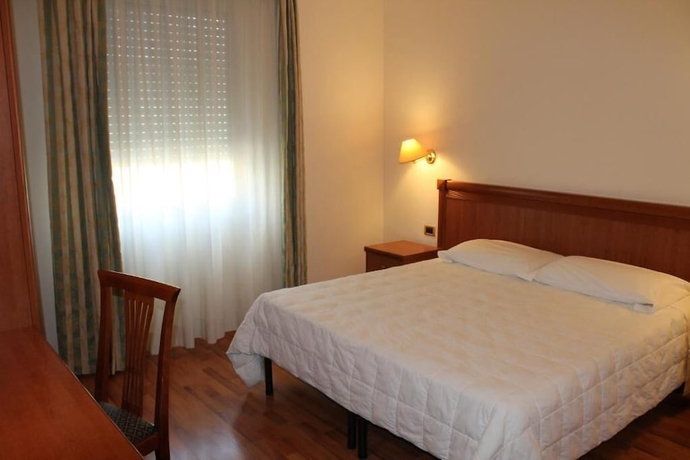 Imagen de la habitación del Hotel Santa Lucia, Bastia Umbra. Foto 16