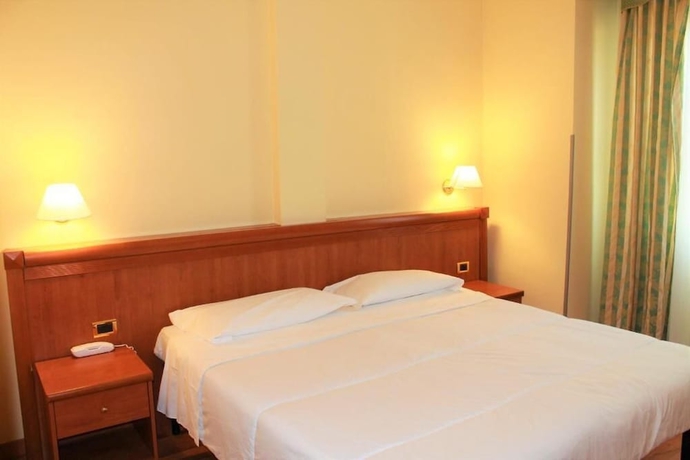 Imagen de la habitación del Hotel Santa Lucia, Bastia Umbra. Foto 17