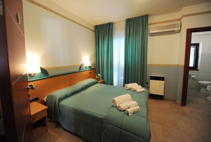 Imagen de la habitación del Hotel Santa Lucia, Corigliano Calabro. Foto 8
