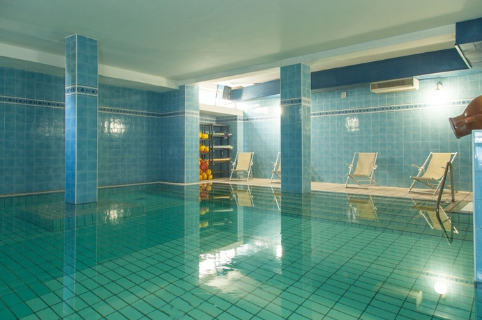 Imagen de la piscina del Hotel Santa Lucia, Cuotto. Foto 15