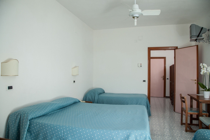 Imagen de la habitación del Hotel Santa Lucia, Cuotto. Foto 9