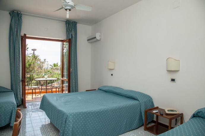 Imagen de la habitación del Hotel Santa Lucia, Cuotto. Foto 10