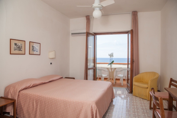 Imagen de la habitación del Hotel Santa Lucia, Cuotto. Foto 11