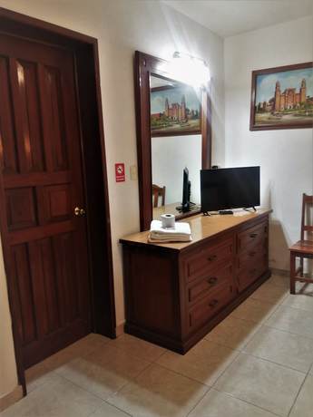 Imagen de la habitación del Hotel Santa Lucía, Mérida. Foto 11