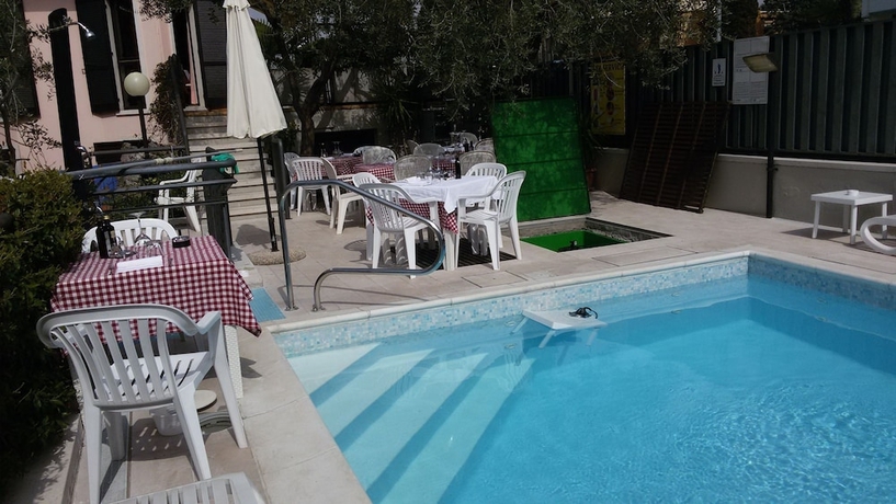 Imagen de la piscina del Hotel Santa Maria, Bardolino. Foto 15