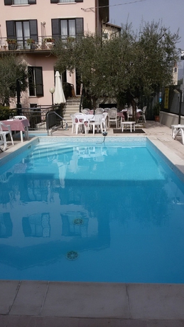 Imagen de la piscina del Hotel Santa Maria, Bardolino. Foto 17