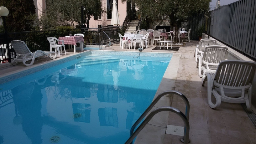 Imagen de la piscina del Hotel Santa Maria, Bardolino. Foto 19