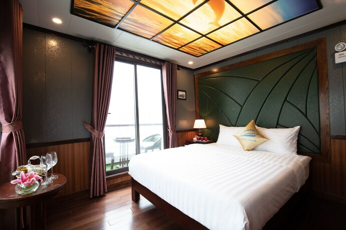 Imagen de la habitación del Hotel Santa Maria Cruises Halong Bay. Foto 31