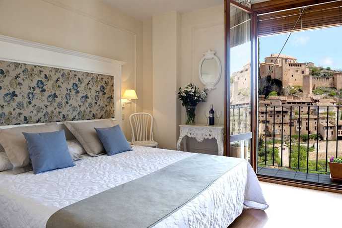Imagen de la habitación del Hotel Santa María De Alquézar. Foto 9