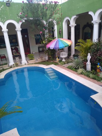 Imagen de la piscina del Hotel Santa Mar&iacute;a M&eacute;rida. Foto 19