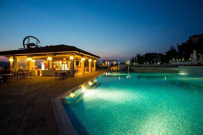 Imagen de la piscina del Hotel Santa Marina Holiday Village. Foto 12