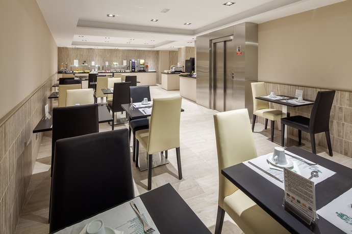 Imagen del bar/restaurante del Hotel Santa Marta, EL BORN. Foto 2