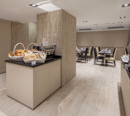 Imagen del bar/restaurante del Hotel Santa Marta, EL BORN. Foto 3