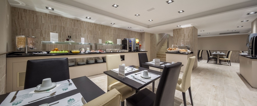 Imagen del bar/restaurante del Hotel Santa Marta, EL BORN. Foto 4