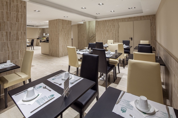 Imagen del bar/restaurante del Hotel Santa Marta, EL BORN. Foto 5