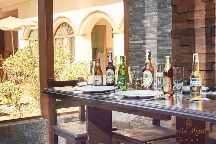 Imagen del bar/restaurante del Hotel Santa Monica. Foto 18