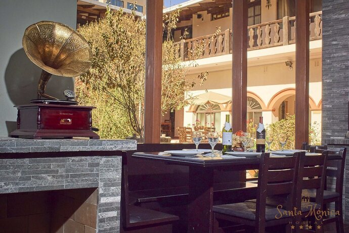 Imagen del bar/restaurante del Hotel Santa Monica. Foto 20